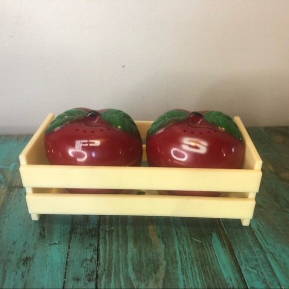 Vintage Apple Salt & Pepper Shakers Plastic - Picture 2 of 4